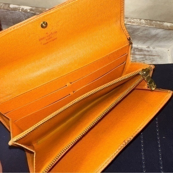 Louis Vuitton Monogram Canvas Sarah Wallet. Orange. - Picture 5 of 16